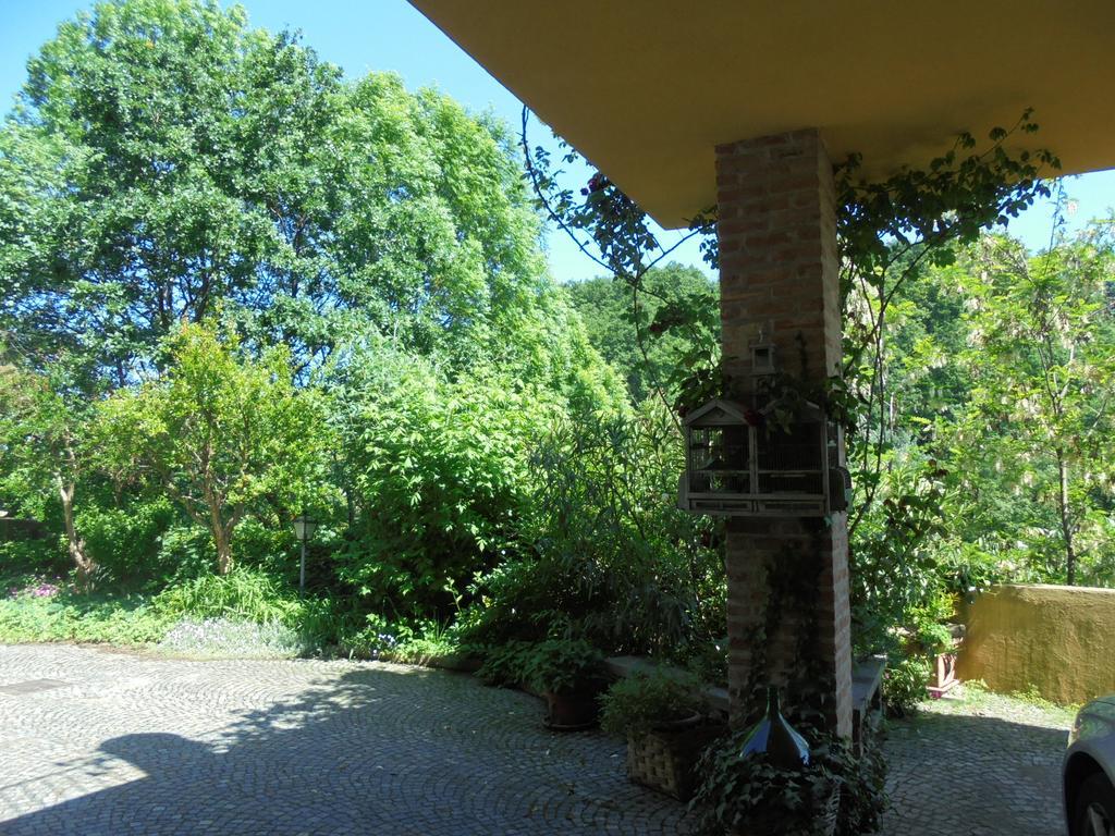 Agriturismo La Terrazza Sul Bosco Villa Barolo Exterior photo
