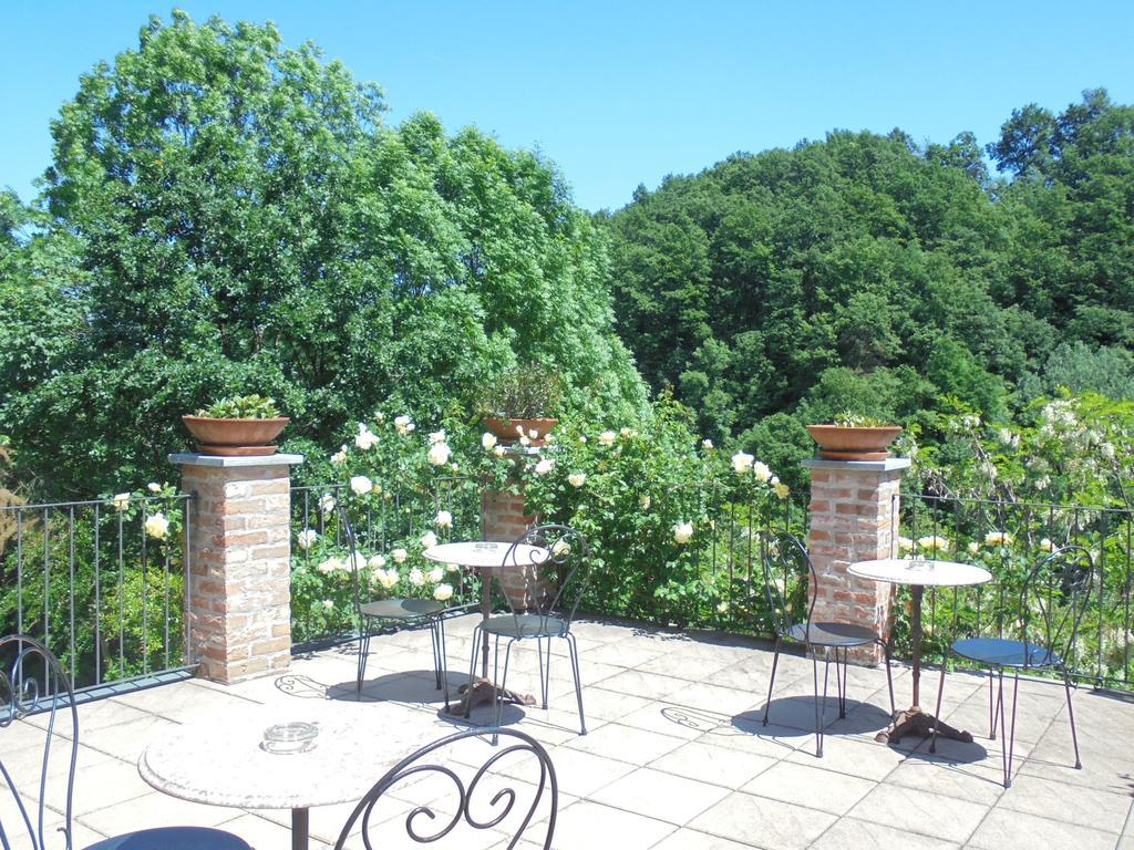 Agriturismo La Terrazza Sul Bosco Villa Barolo Exterior photo