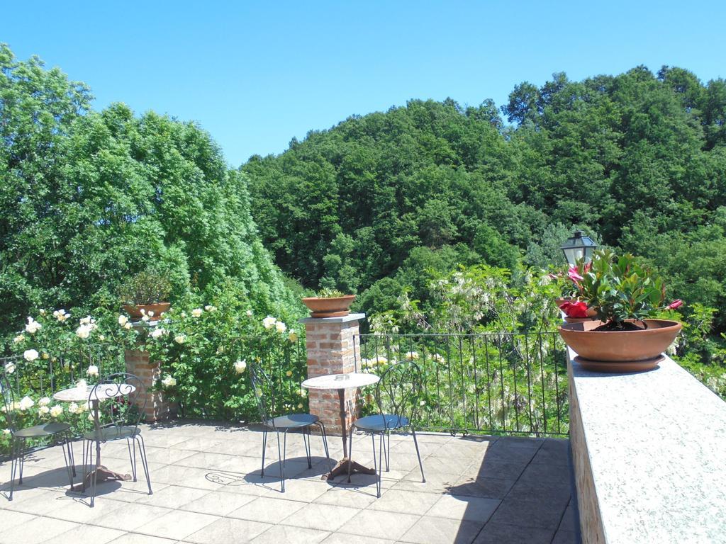 Agriturismo La Terrazza Sul Bosco Villa Barolo Exterior photo