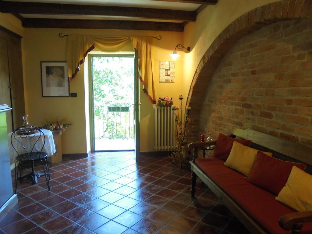 Agriturismo La Terrazza Sul Bosco Villa Barolo Exterior photo