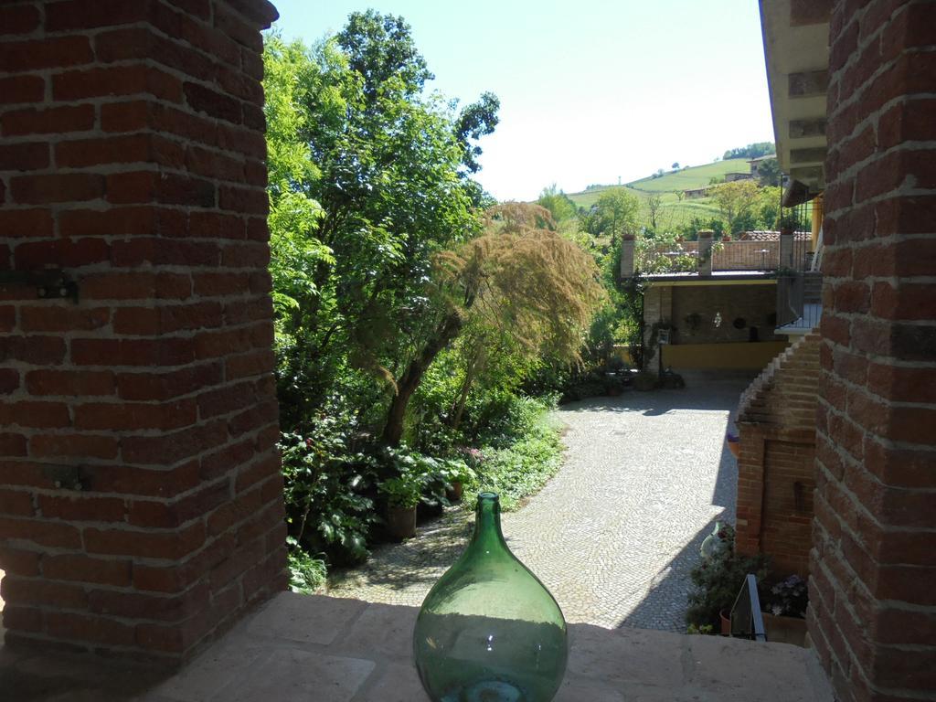 Agriturismo La Terrazza Sul Bosco Villa Barolo Exterior photo