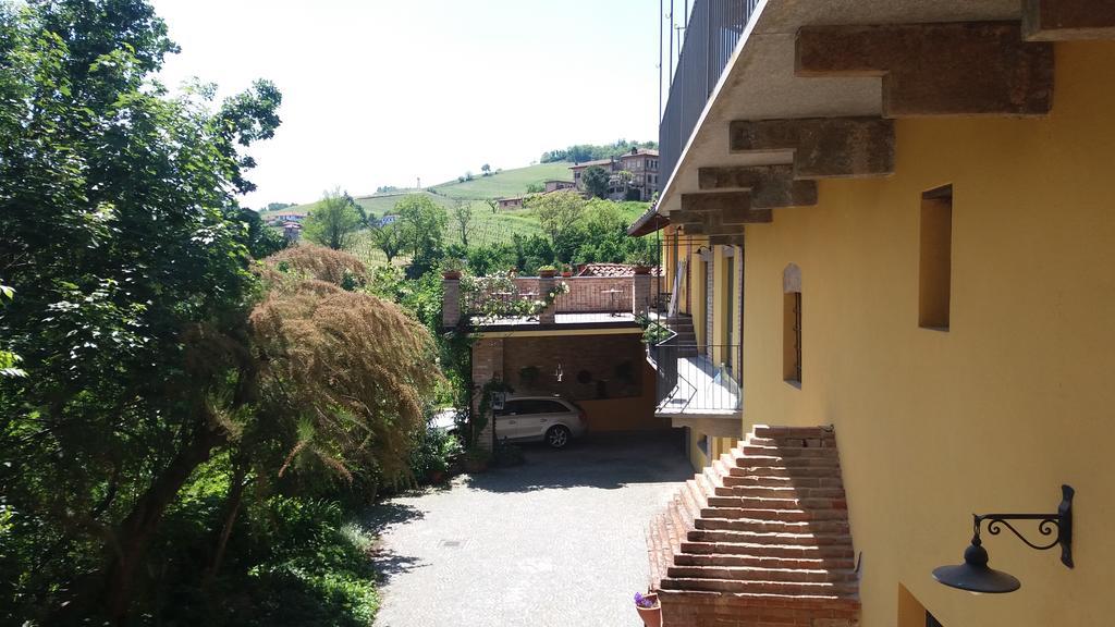 Agriturismo La Terrazza Sul Bosco Villa Barolo Exterior photo
