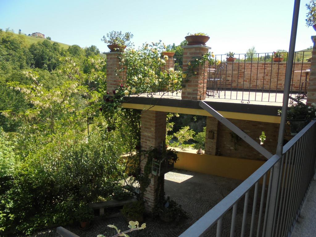 Agriturismo La Terrazza Sul Bosco Villa Barolo Exterior photo