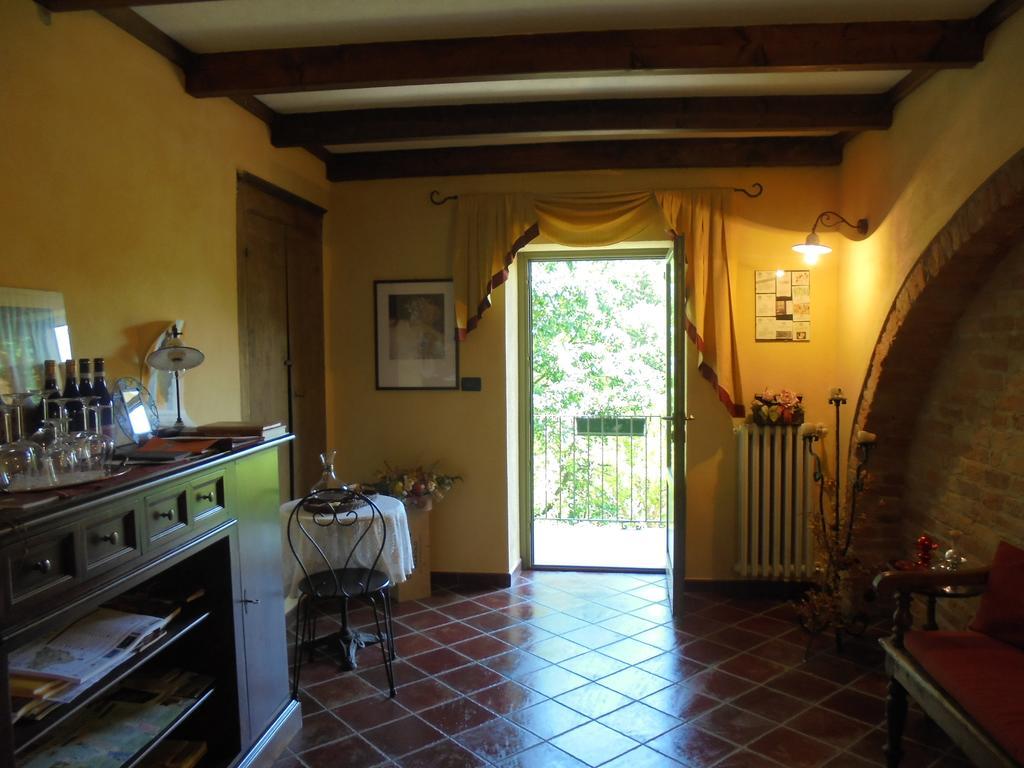 Agriturismo La Terrazza Sul Bosco Villa Barolo Exterior photo
